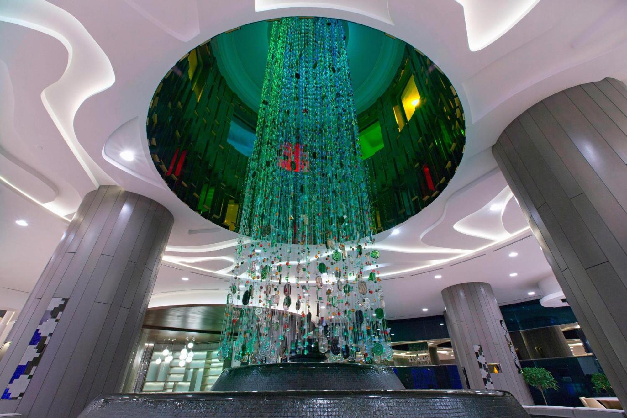 Le Méridien Kuala Lumpur Extérieur photo Fountain at the entrance of the hospital