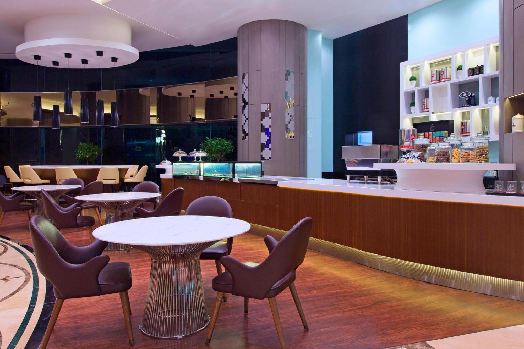 Le Méridien Kuala Lumpur Extérieur photo The lounge at the airport