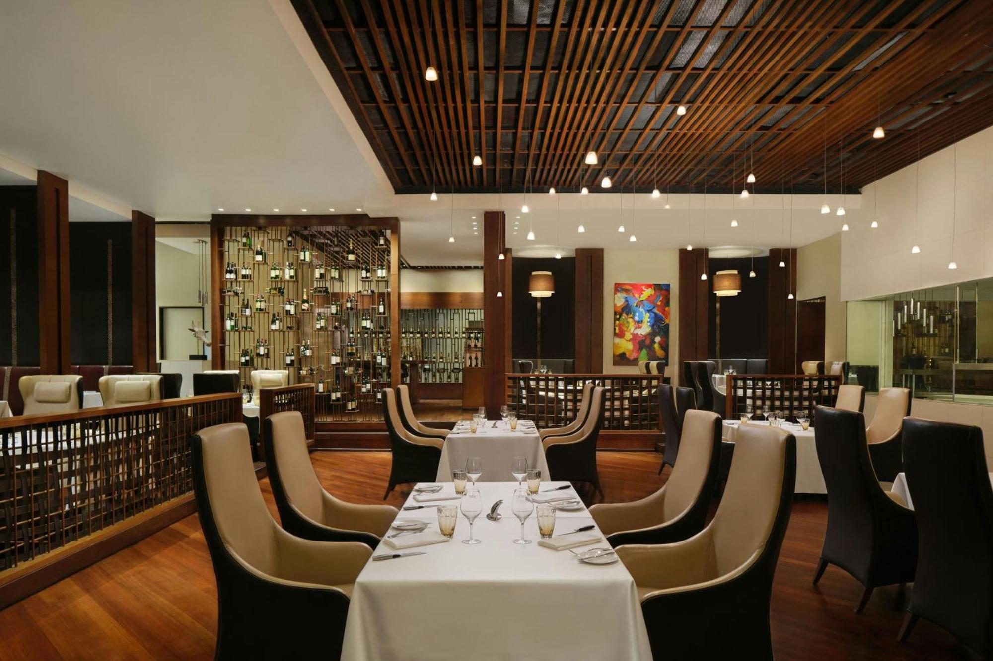 Le Méridien Kuala Lumpur Extérieur photo The restaurant
