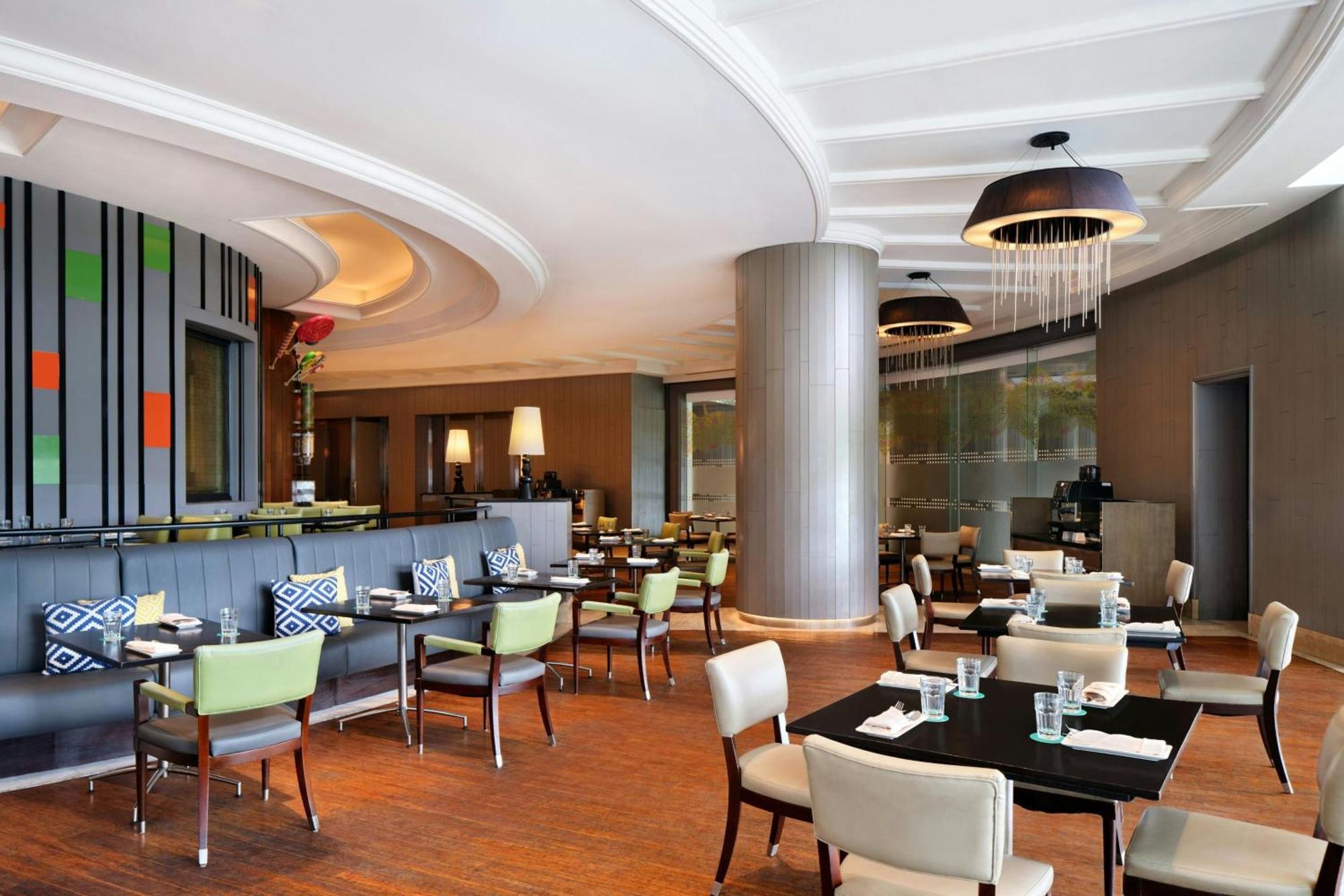 Le Méridien Kuala Lumpur Extérieur photo The restaurant