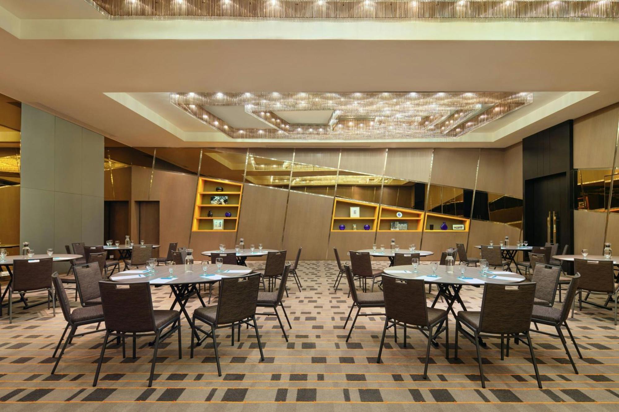Le Méridien Kuala Lumpur Extérieur photo The interior of the restaurant