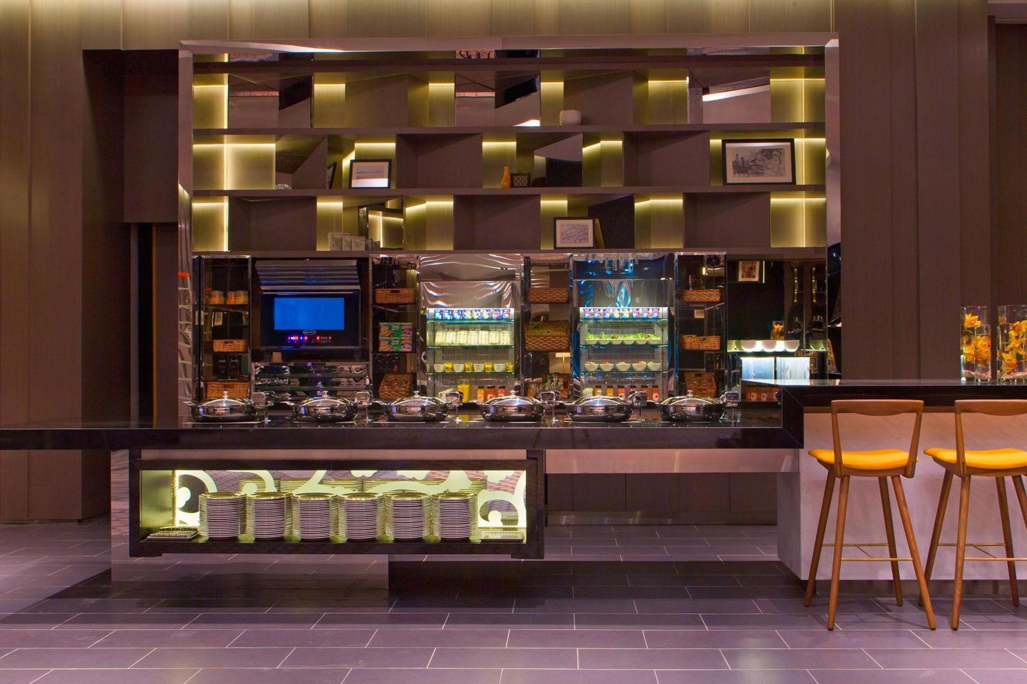 Le Méridien Kuala Lumpur Extérieur photo The bar at the lounge