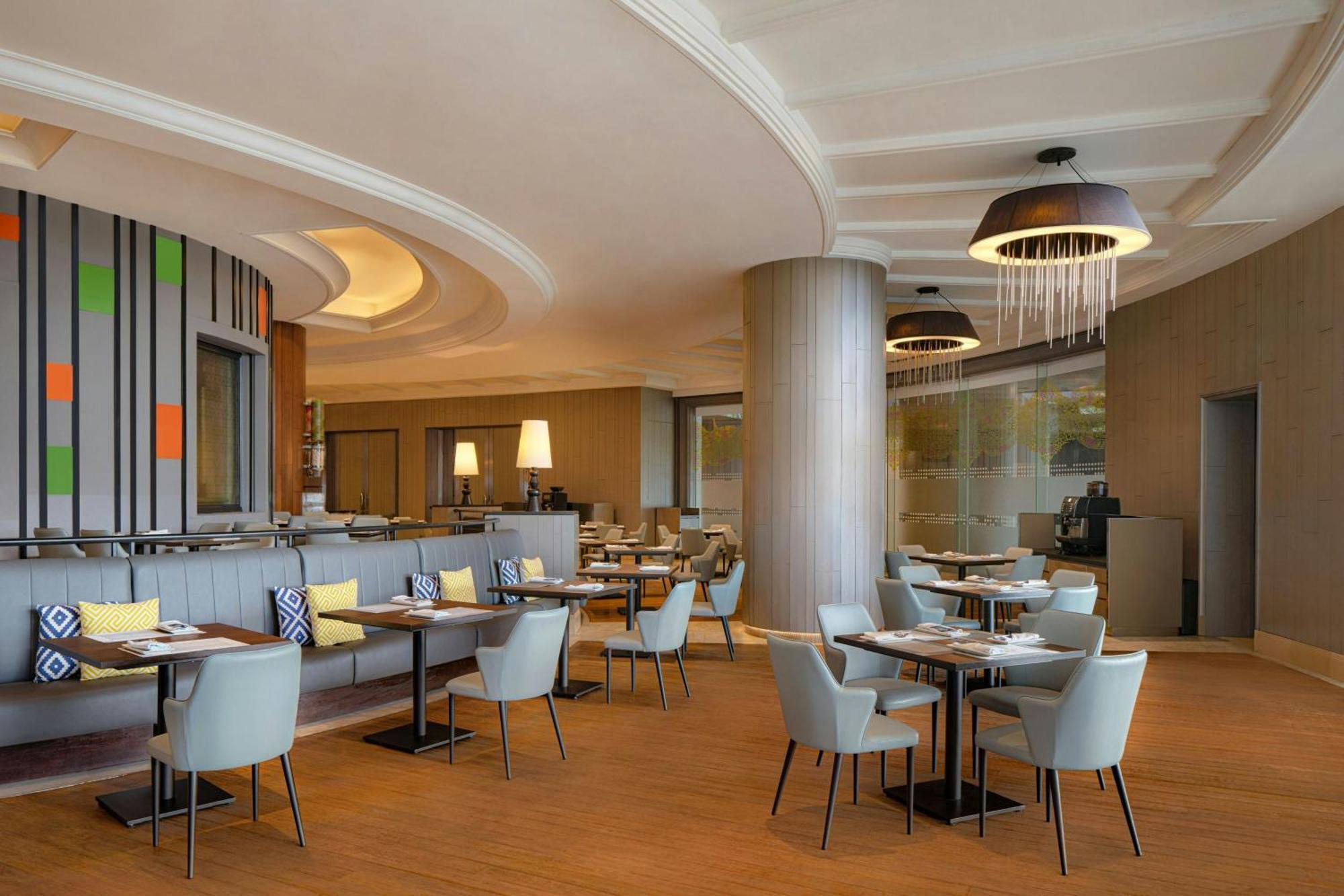 Le Méridien Kuala Lumpur Extérieur photo The restaurant